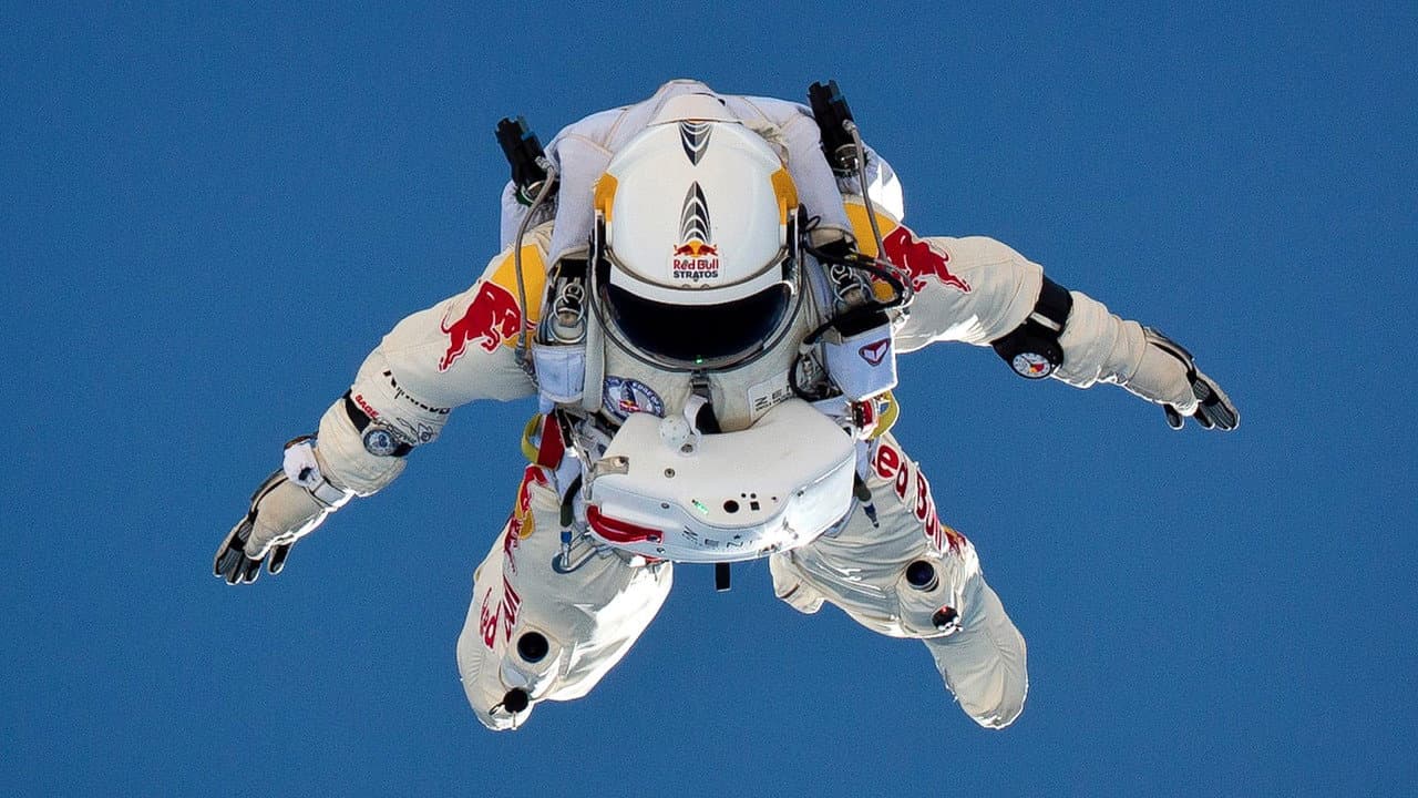 Space Dive: El Salto del Siglo