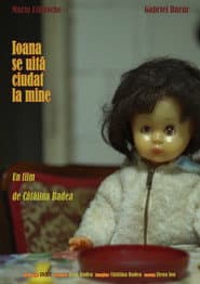 Ioana se uită ciudat la mine
